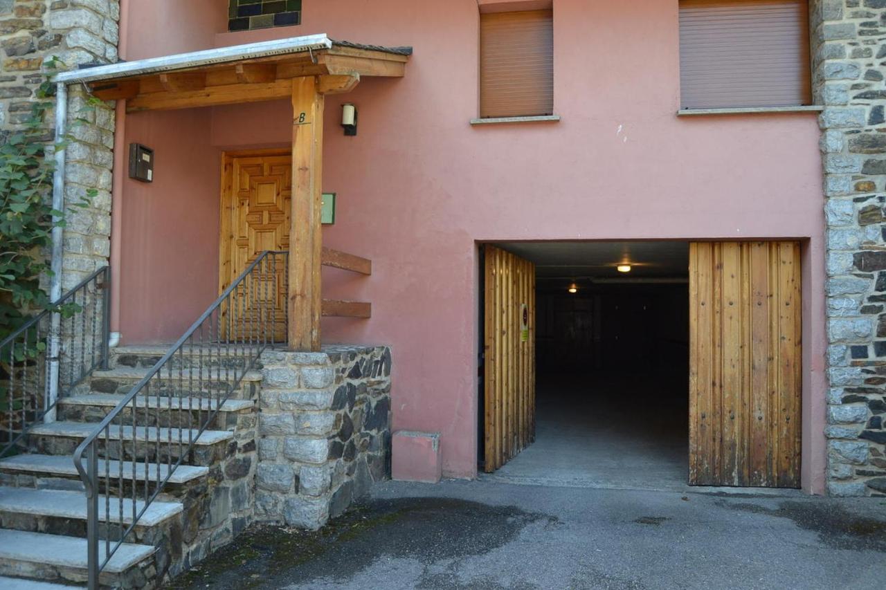 Amplio Apartamento Con Piscina En Льивия Экстерьер фото