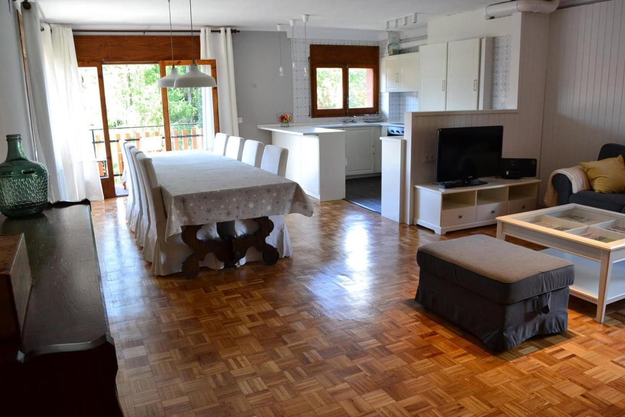 Amplio Apartamento Con Piscina En Льивия Экстерьер фото