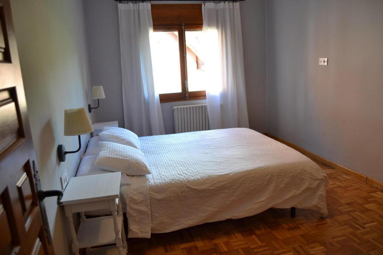 Amplio Apartamento Con Piscina En Льивия Экстерьер фото
