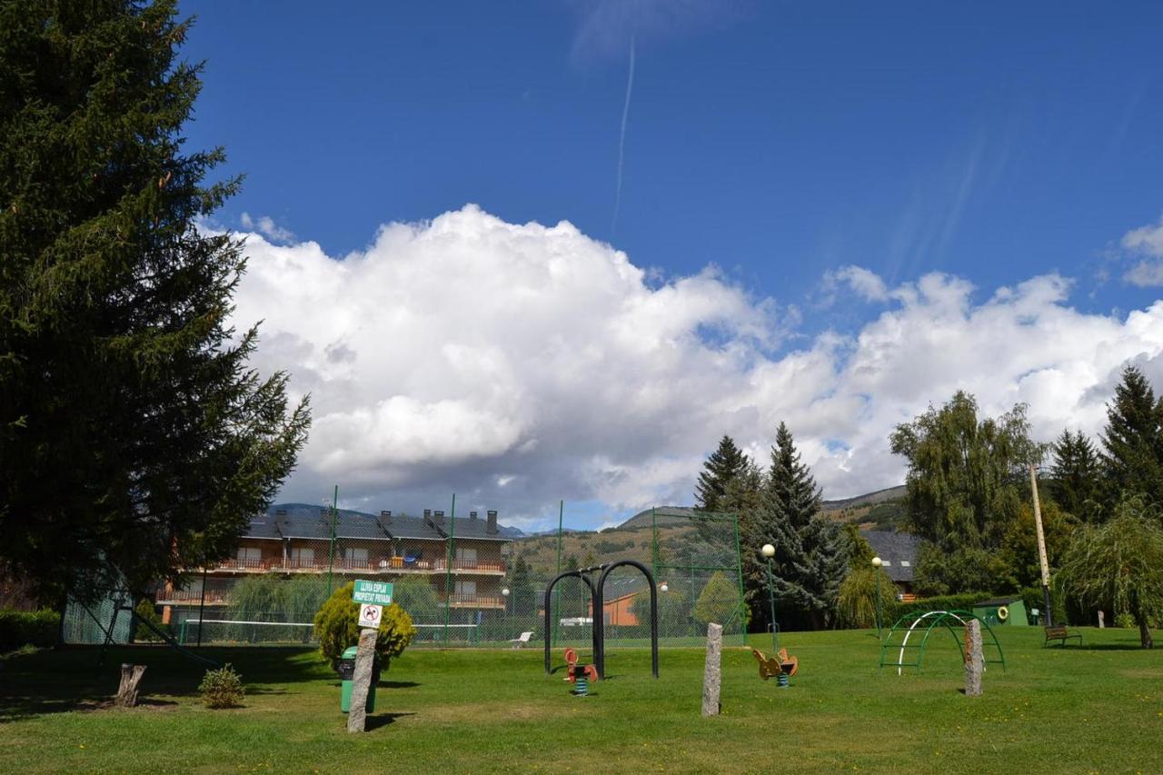 Amplio Apartamento Con Piscina En Льивия Экстерьер фото
