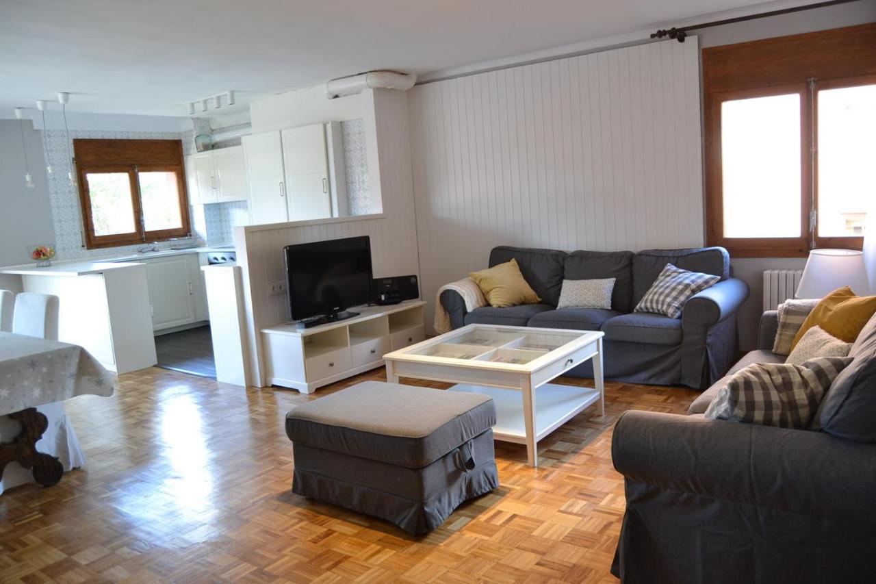 Amplio Apartamento Con Piscina En Льивия Экстерьер фото