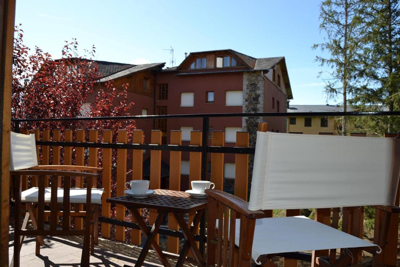 Amplio Apartamento Con Piscina En Льивия Экстерьер фото